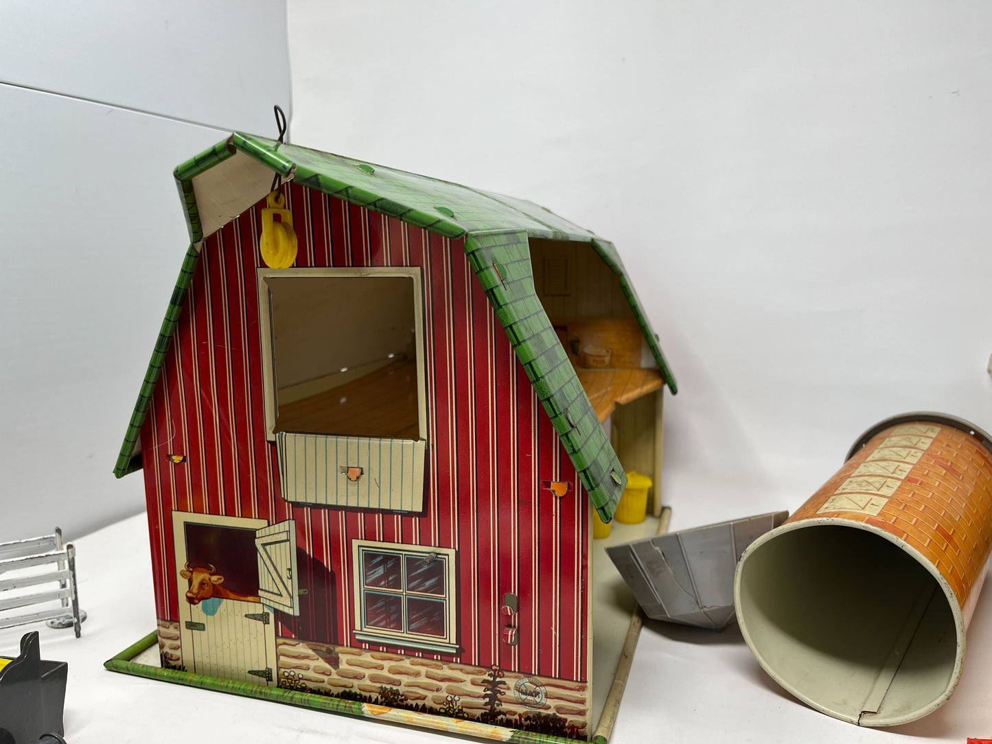 Collectible Happi Time Barn, Silo & Accessories