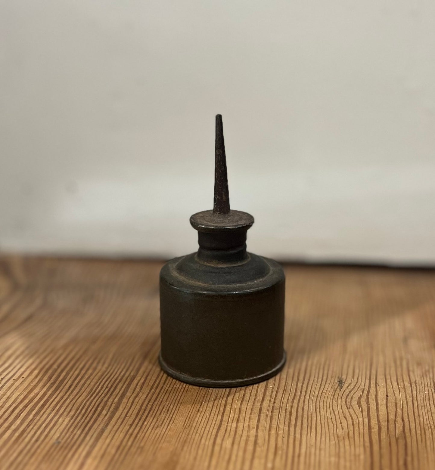ER8: Vintage Small Oil Can
