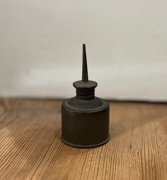 ER8: Vintage Small Oil Can