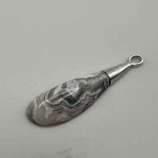Sarah Wolfenden: Lacy Agate drop