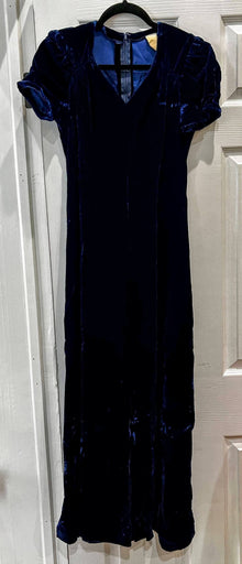  Blue velvet dress, V-neck, short-sleeved