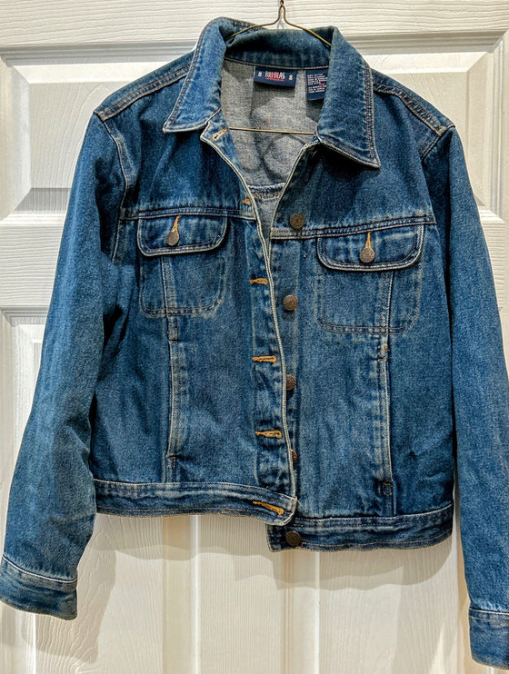 Blue denim jacket, button closures and two button breast pockets, size petite medium