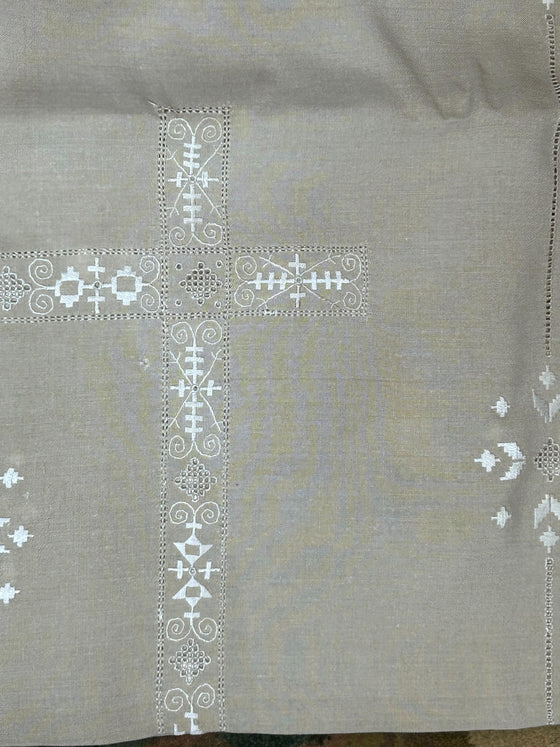 ER4: Linen Tablecloth