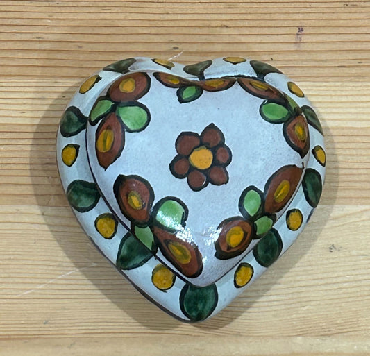 ER5 Hand Painted Ceramic Heart Box