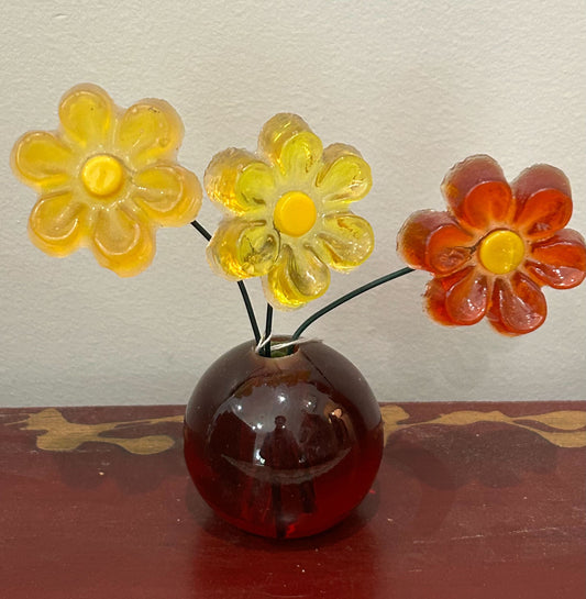 Tiny Lucite daisies