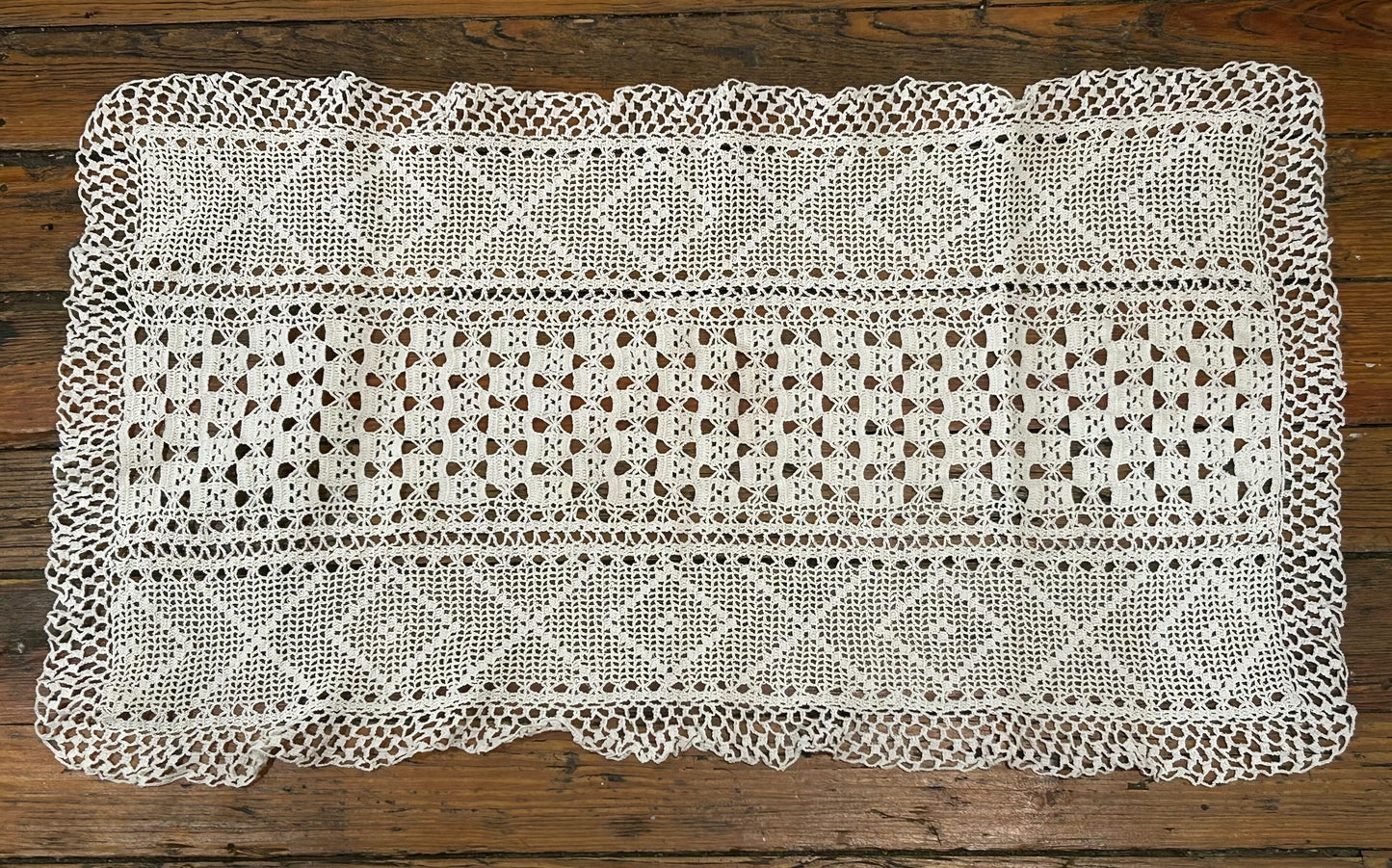 ER7: Crochet Dresser Scarf