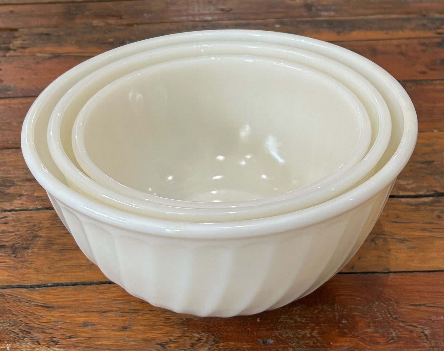 ER7:  Fire King Swirl Mixing Bowls, Set of 3