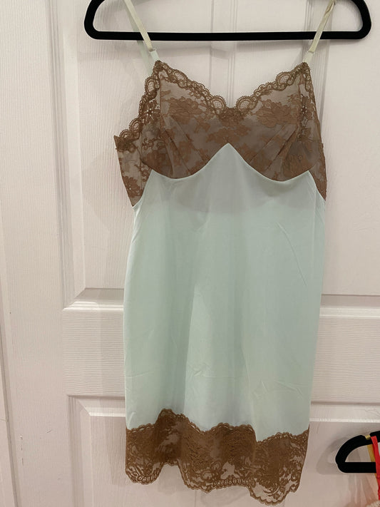 ER2: Vtg Vanity Fair Slip