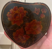  ER6: Lacquered Heart Box