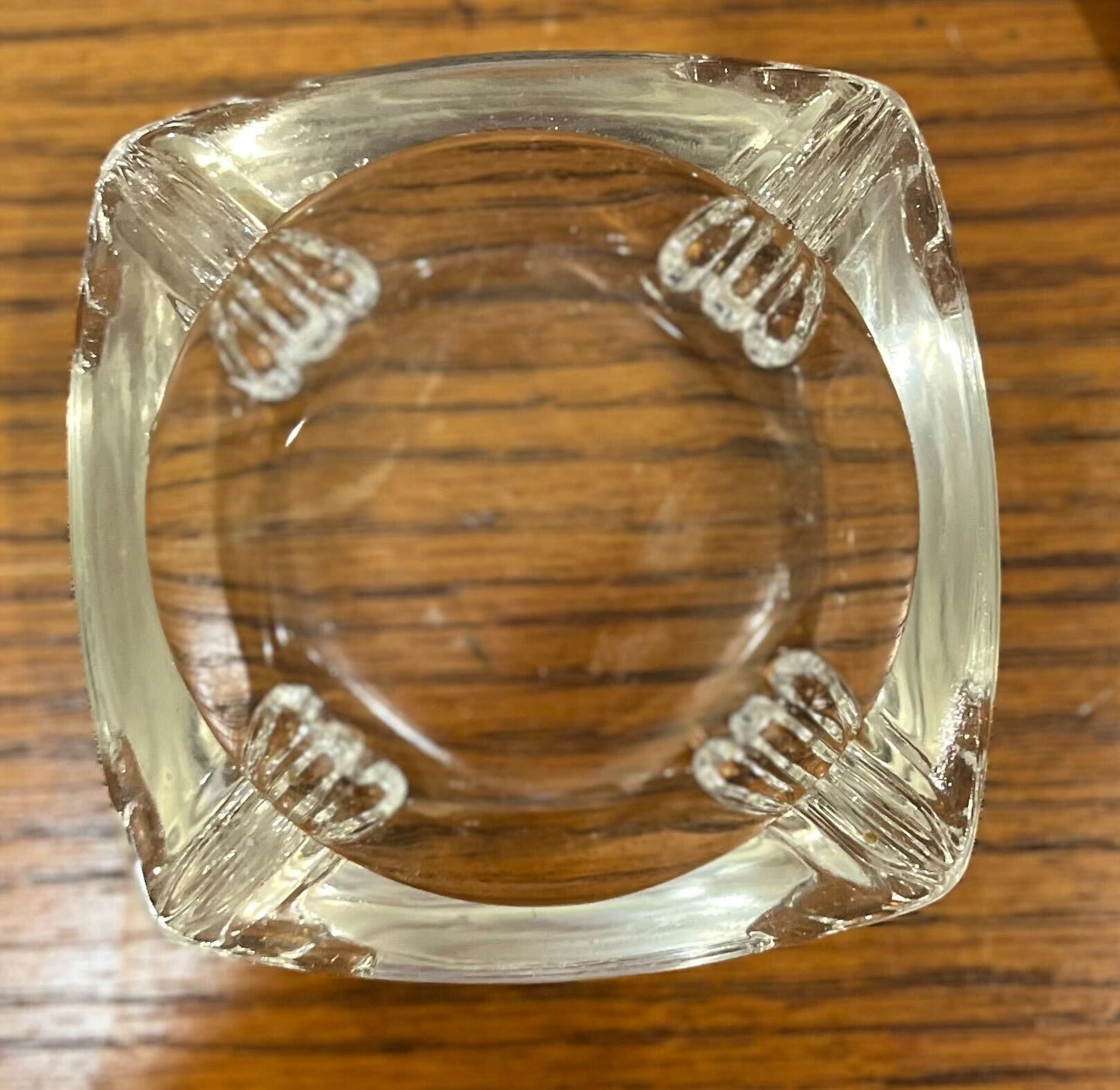 ER7: Glass ashtray