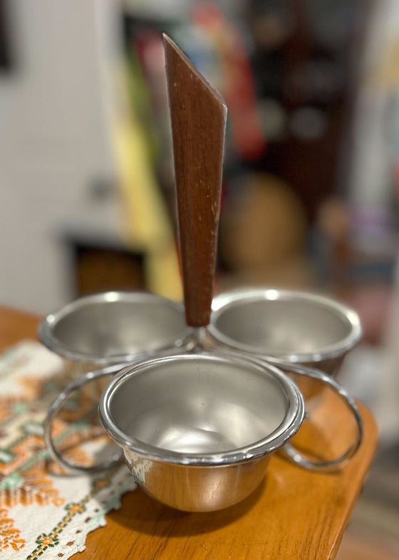3-dish condiment caddy with wood handle, metal dishes and feet