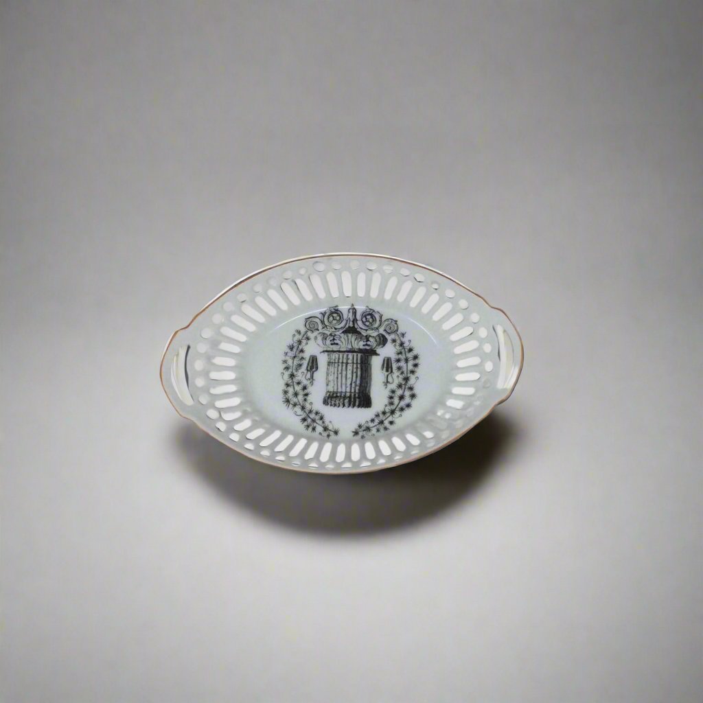 Reticulated Porcelain Oval Catchall