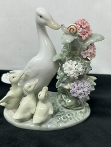  E4 Lladro "How Do You Do?" Porcelain Duck and Ducklings Figurine