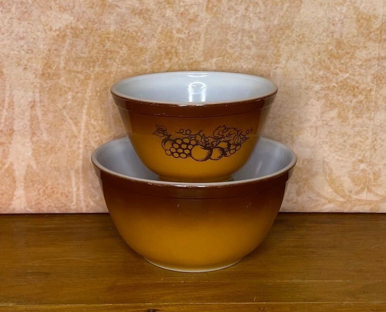 ER7: Pyrex Old Orchard Mixing Bowls, Pair