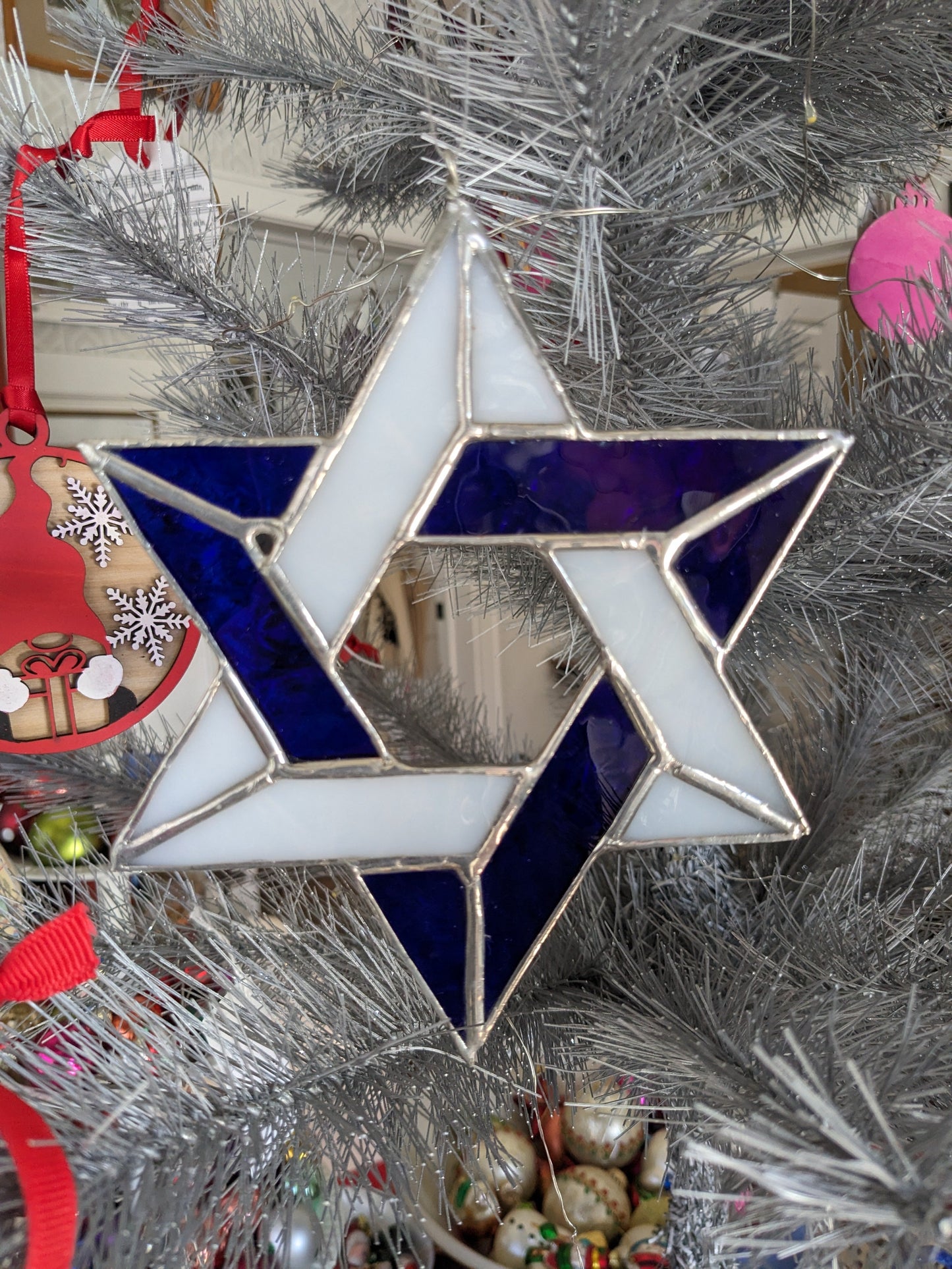 2D stained glass blue and white Star of David