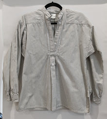  White and gray-green pinstriped blouse, half-placket buttoning, pleated at breastbone and nape of neck, long-sleeved
