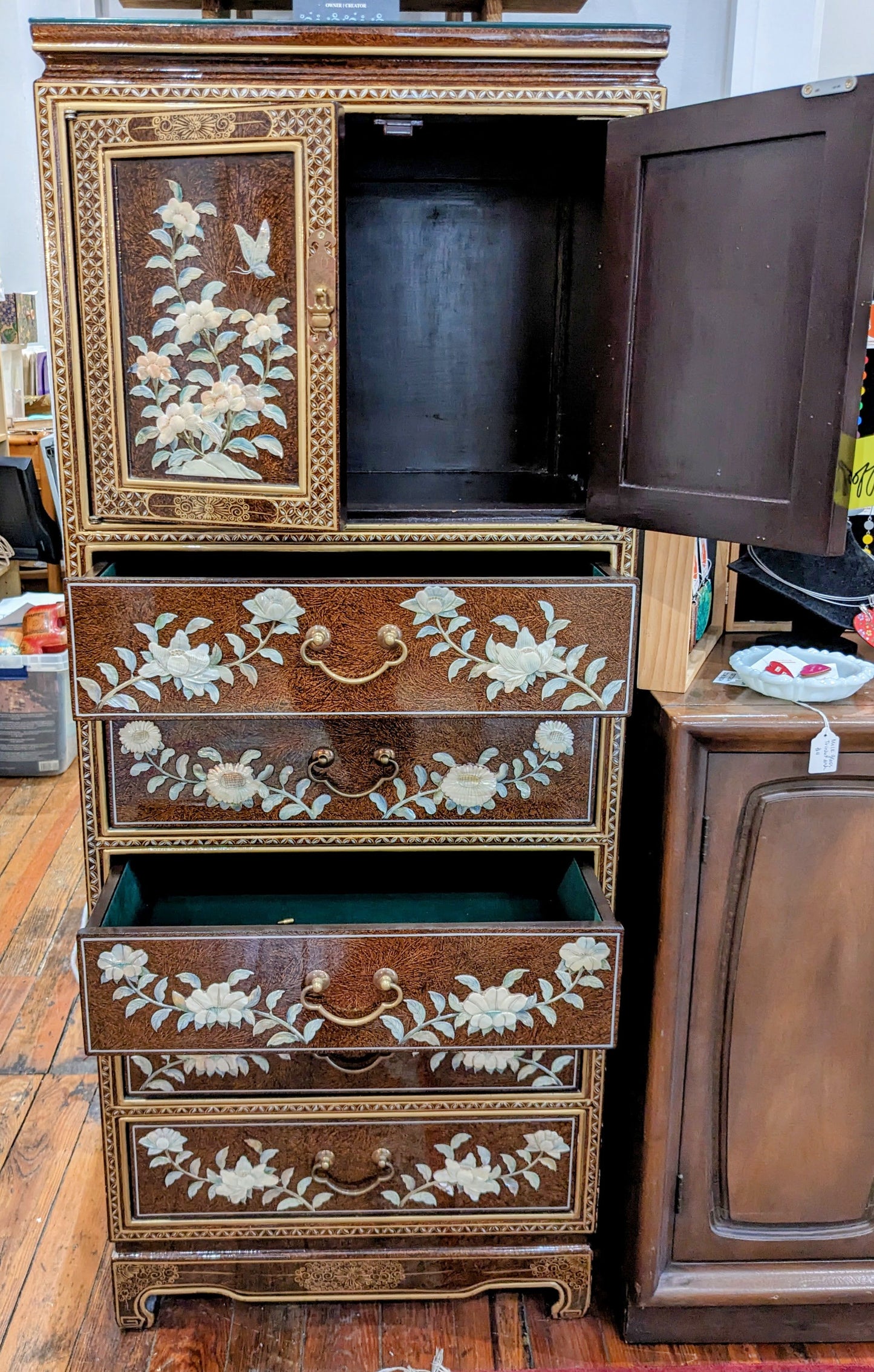 ER0: Oriental MOP Armoire