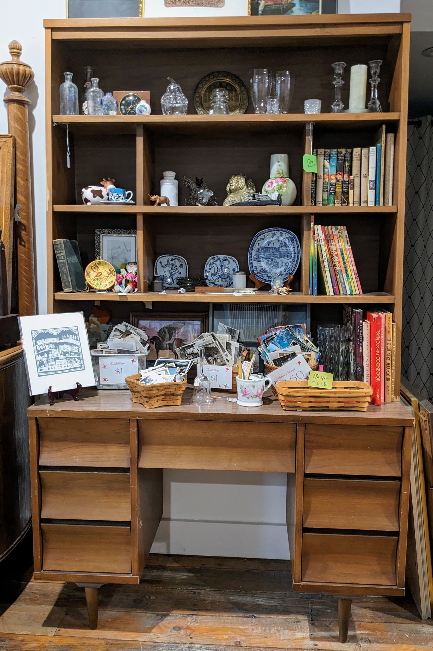 ER0: MCM Shelved Desk