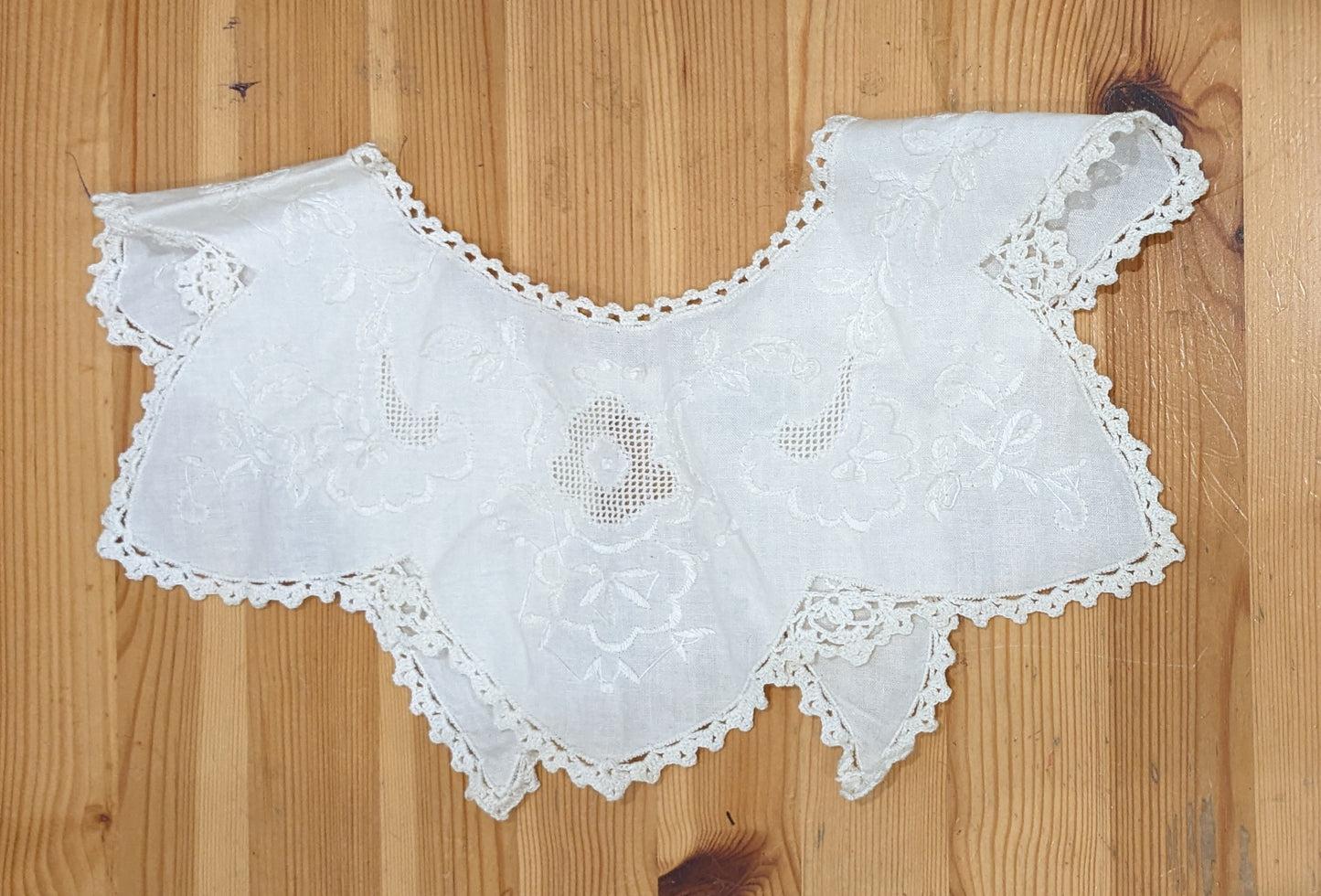 ER5: PHI Annie Lace Collar