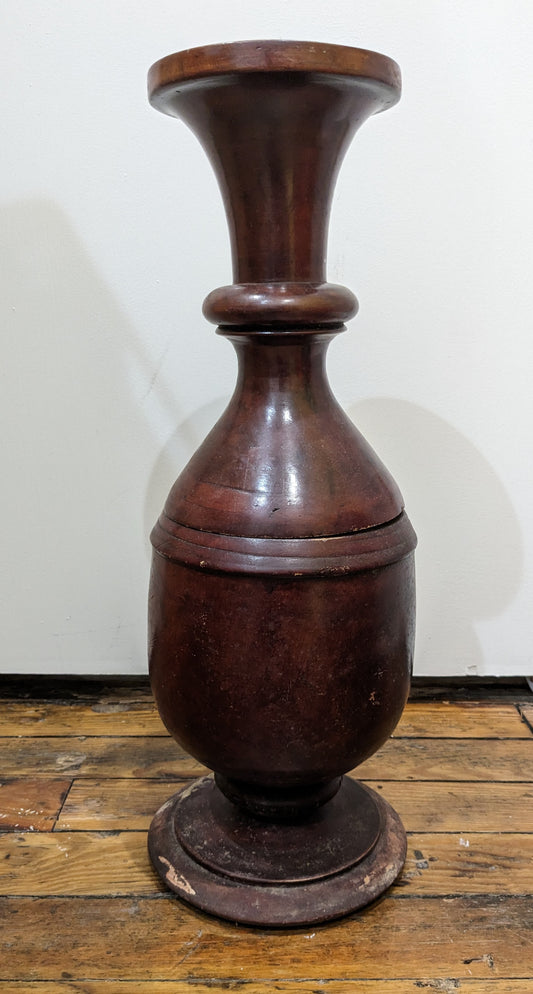 ER5: Wooden Pedestal