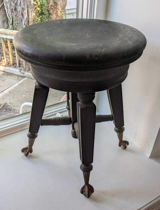 ER0: Atq Piano Stool