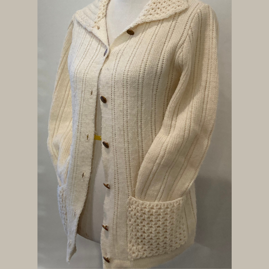 Vintage warm Beige Cardigan with crochet pockets