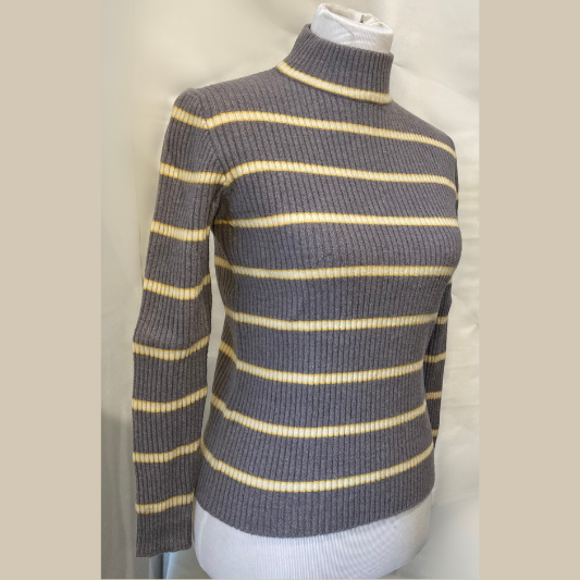 Hoschschild Kohn gray striped crewneck sweater