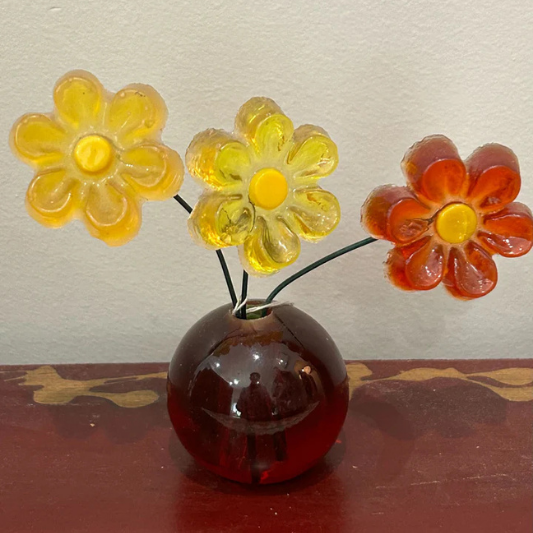 Tiny Lucite daisies