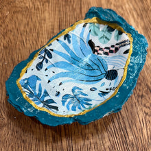  LM: "Teal Woman" Oyster Dish
